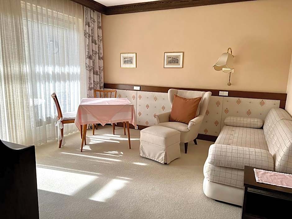 Dietrichsteinerhof Apartments & Rooms