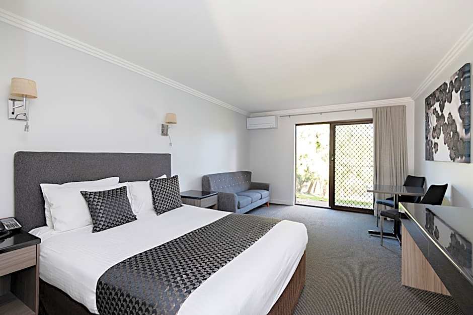 Photo 1 of 5 of Executive 1 Queen Bed