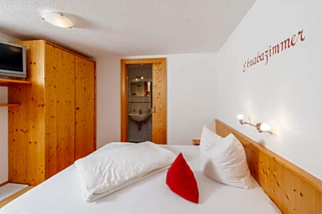 Single Room with Mountain View