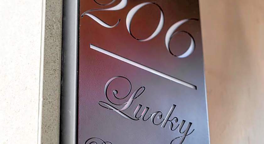 Lucky Residence Suites