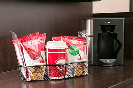 Premium King Bed Smoke Free (Get More: Upgraded Bedding and Snack Box)