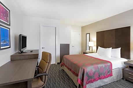1 Queen Bed Non-Smoking