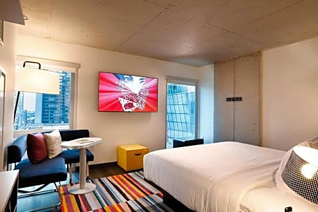 Superior King Room with Transfer Shower - Mobility Access