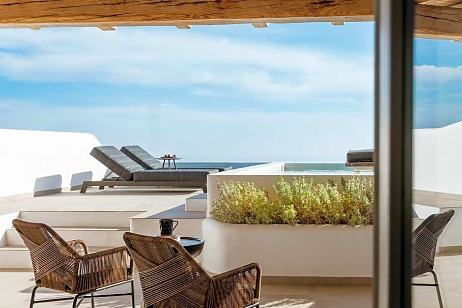 NĒRO Boutique Hotel