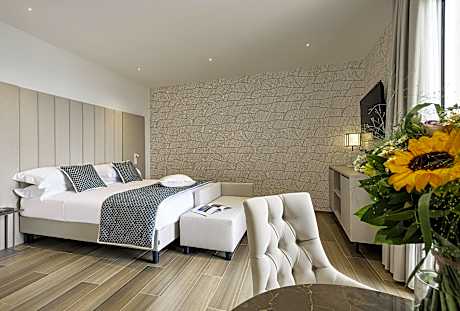 Suite with Terrace, Jacuzzi and Sea View