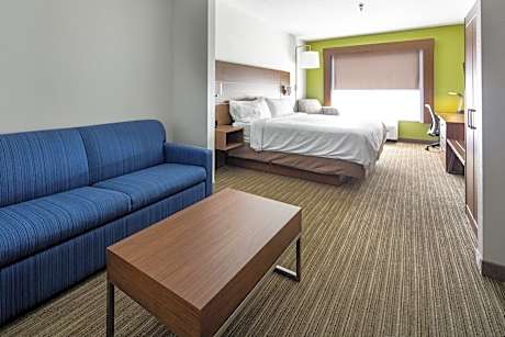 King Suite with Sofa Bed - Hearing Accessible