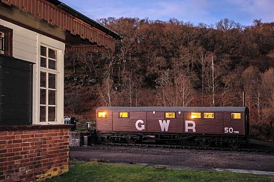 Appin Holiday Homes - Lodges, Shepherds Hut and Train Carriage stays