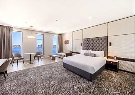 Club King River View Room