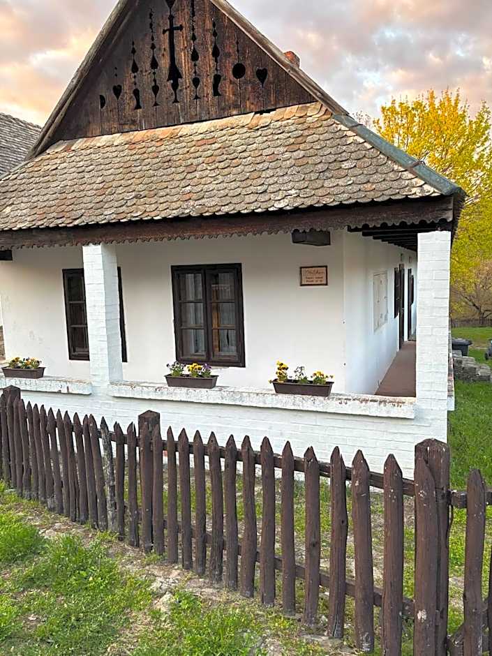 Hollóköves Vendégházak