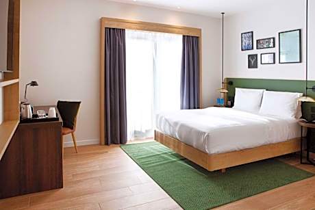 Queen Room - Accessible