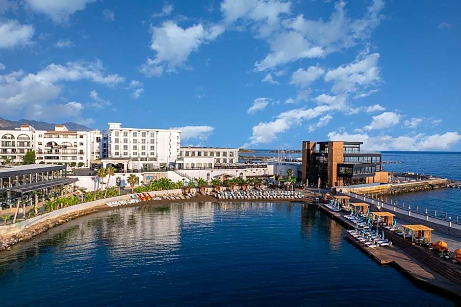 Les Ambassadeurs Hotel Casino&Marina