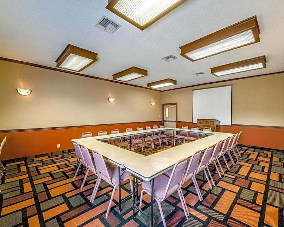 Econo Lodge Inn & Suites Eagle Pass