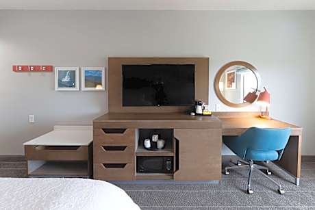 King Room with Sofa Bed and Study - Non-Smoking