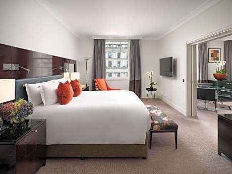 St James King Suite with Separate Lounge and Dining Space - Waterloo Place View