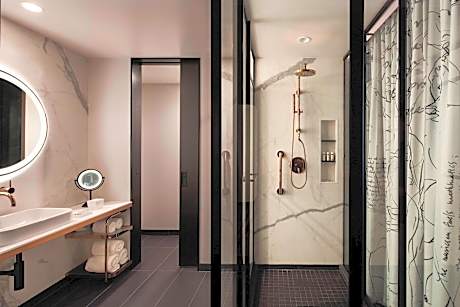 Queen Bed Non Smoking