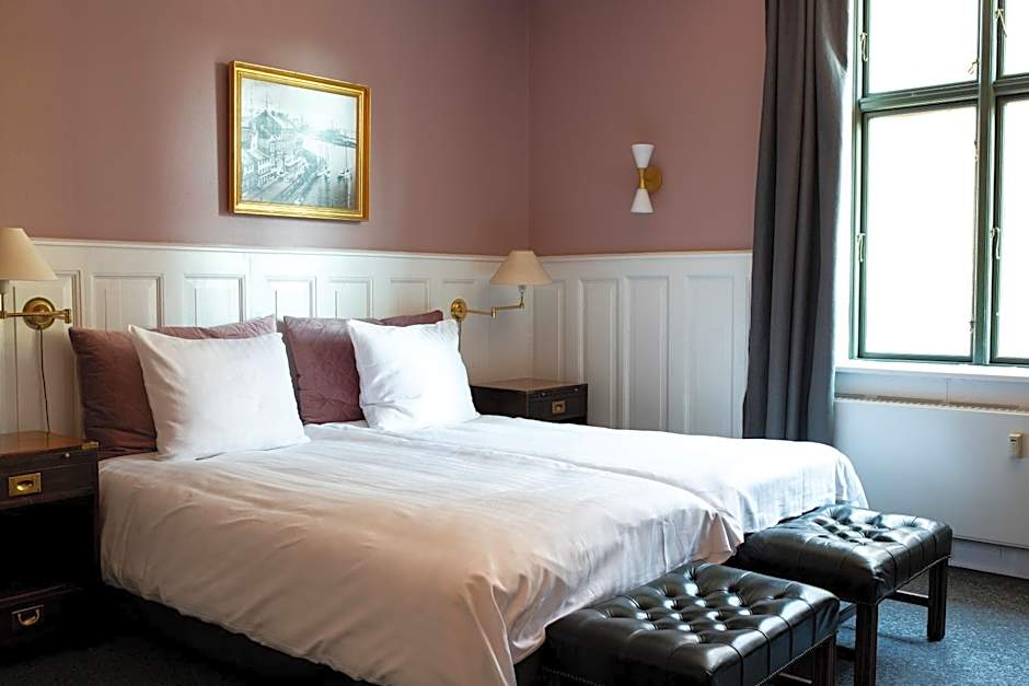 Photo 1 of 6 of Junior Suite