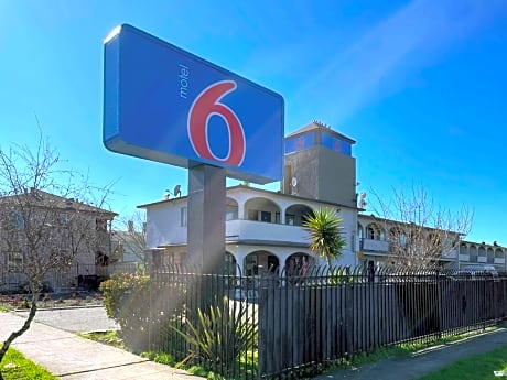Motel 6 Richmond CA Civic Center