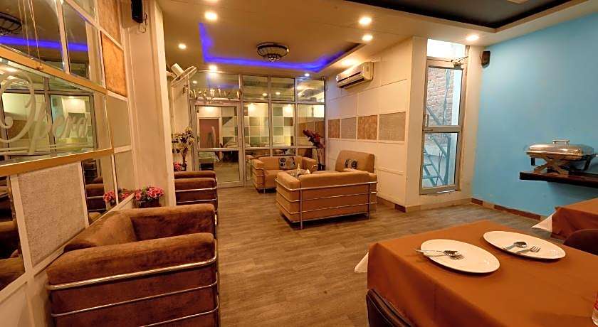 Hotel Oppera Mahipalpur - New Delhi 