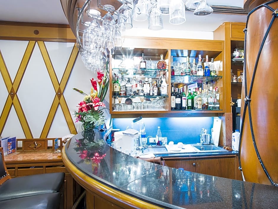 Majestic Suites Hotel