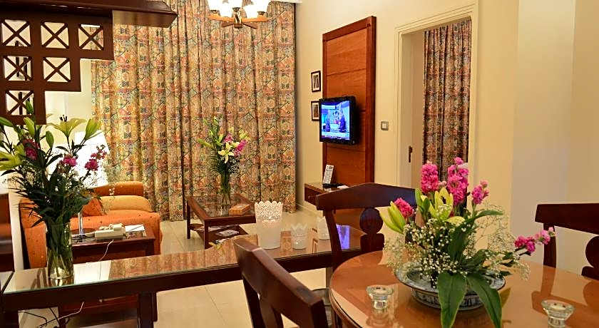 Comfort Hotel Suites