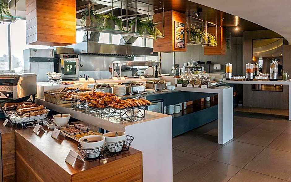 DoubleTree by Hilton Santiago Kennedy