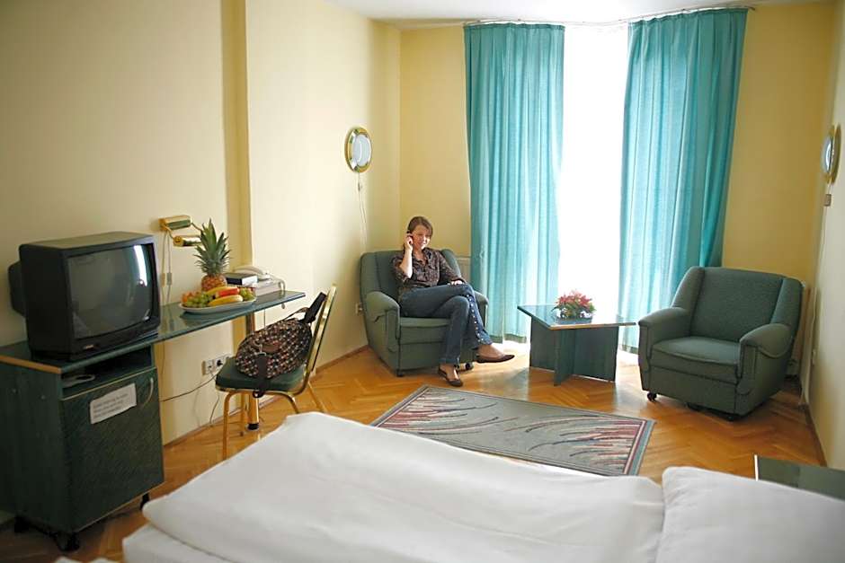 Photo 1 of 10 of 1 Double Bed or 2 Beds