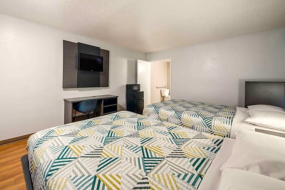 Motel 6-Laredo, TX - North I-35