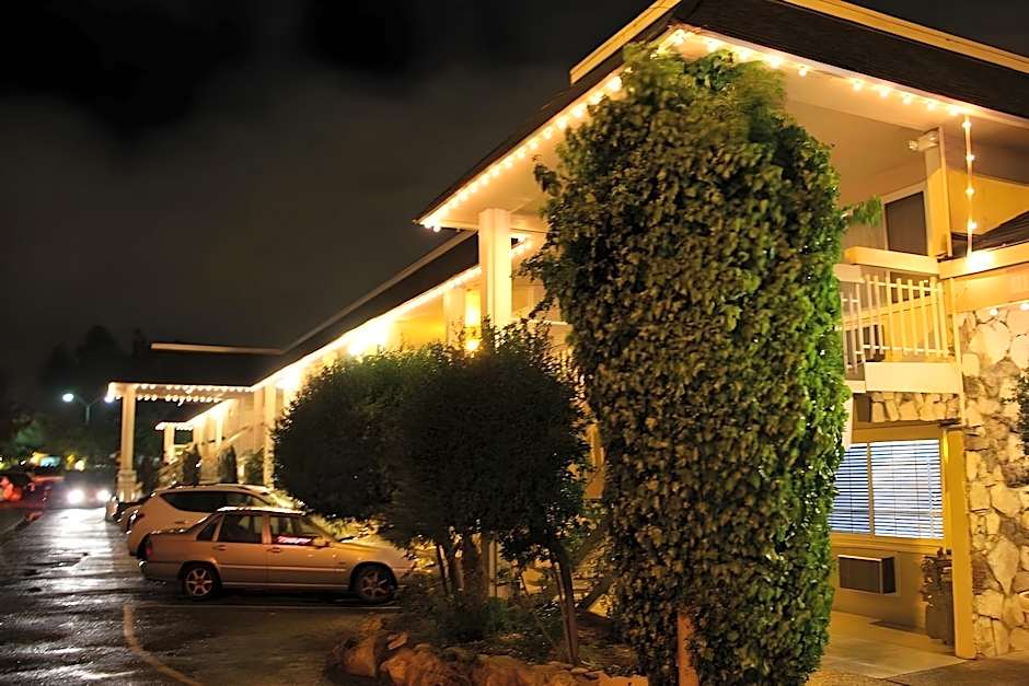Caravelle Inn & Suites