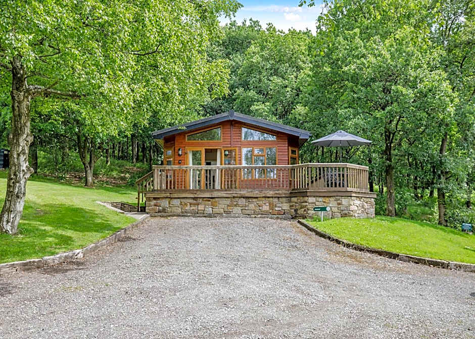 Charlesworth Lodges