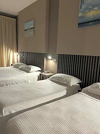 Classic Quadruple Room