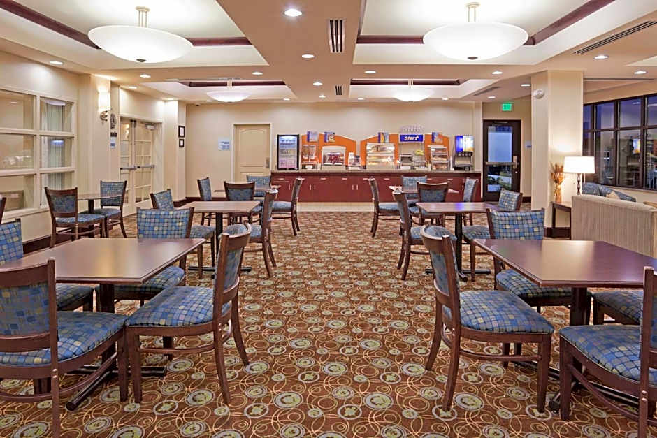 Holiday Inn Express & Suites Clovis Fresno Area By IHG