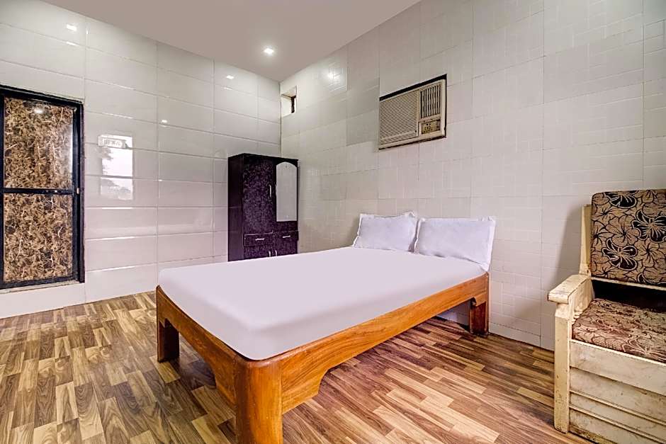 Sargam Lodging And Boarding by OYO Rooms – Bombay/ Mumbai, KY
