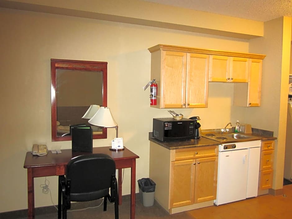 Lakeview Inns & Suites - Fort Nelson