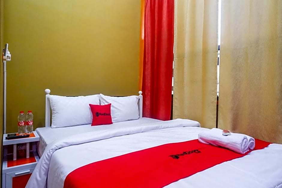 RedDoorz Syariah near Exit Toll Ngemplak Solo