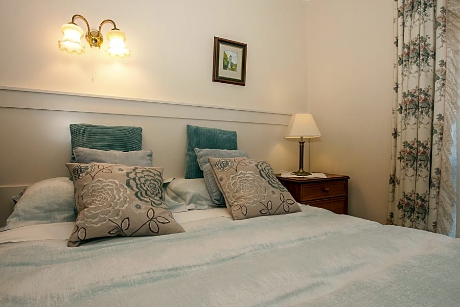 Ardmor Country House