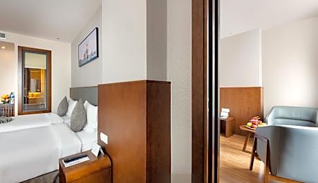 Deluxe Family with City View