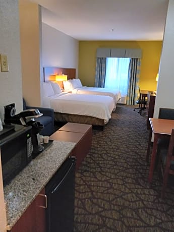 2 Queen Beds Suite