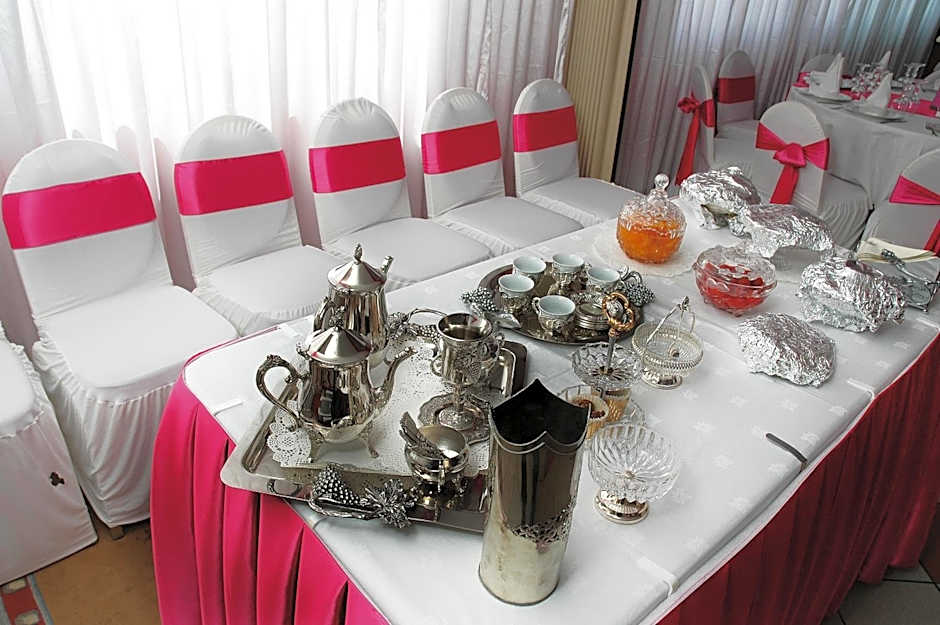 Le Cheval Noir Hôtel Paris Pantin