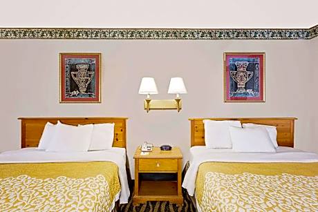 2 Queen Beds Smoking