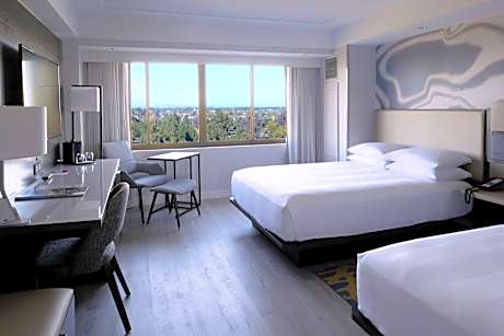 Room, 1 King Bed (Hearing Accessible) (1 King Bed)