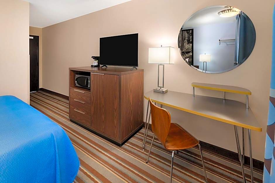 Super 8 by Wyndham Longmont/Twin Peaks