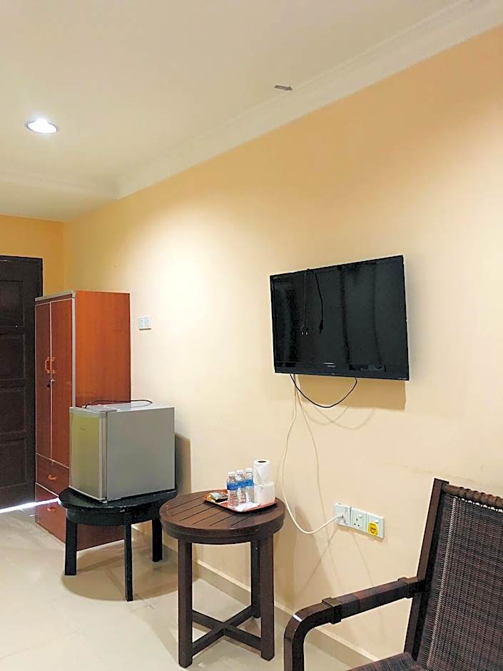 Penarak Bamboo Beach Motel