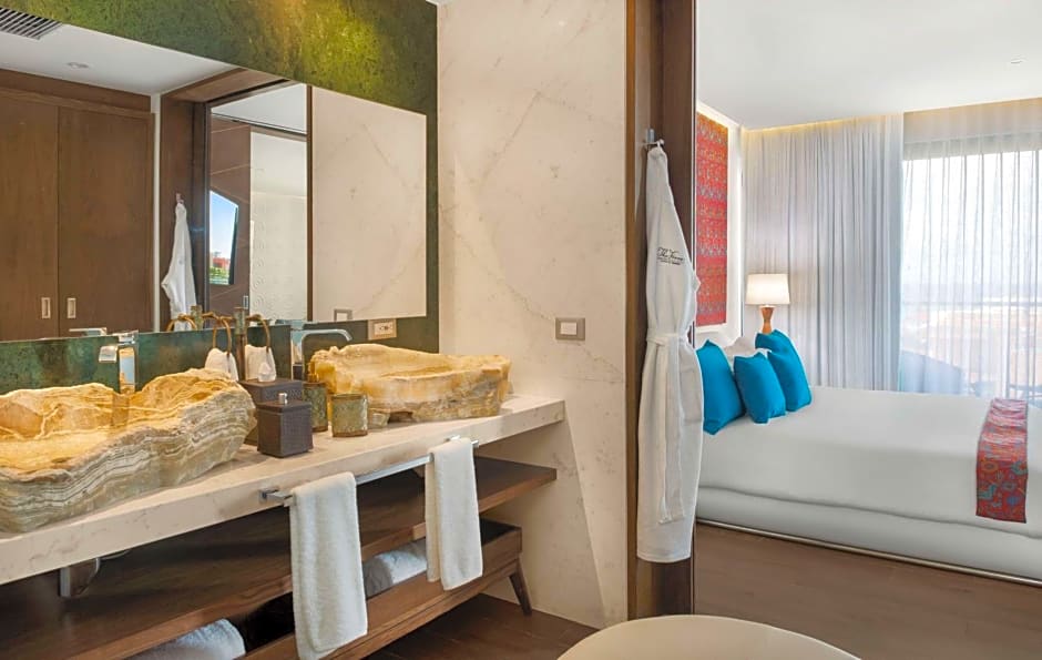 The Fives Downtown Hotel & Residences, Curio Collection by Hilton