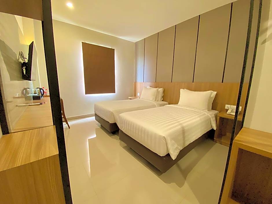 Front One Hotel Gombong