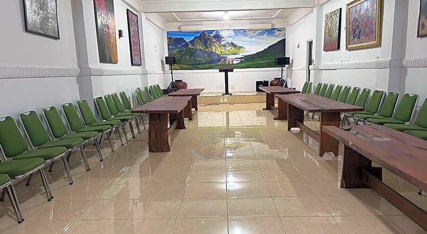 Capital O 93653 Kinasih Hotel