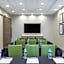 Holiday Inn Express and Suites Gilbert - East Mesa By IHG