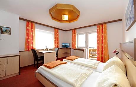Double Room with Extrabed and Lake View