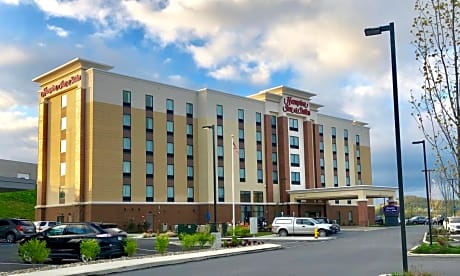 Hampton Inn & Suites Morgantown / University Town Centre