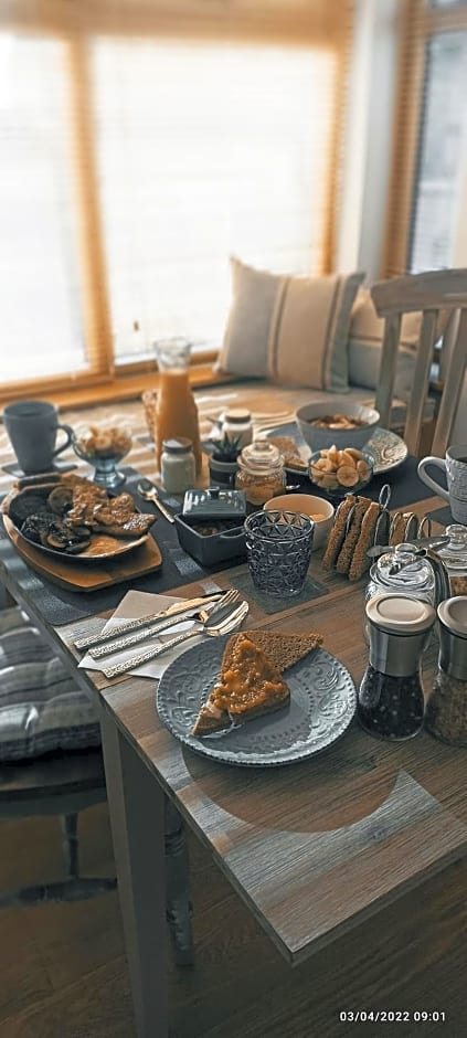 Outlander Boutique B&B King