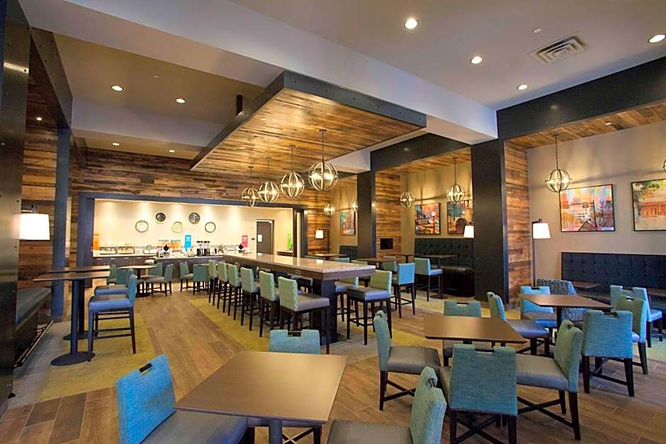 Hampton Inn and Suites by Hilton Downtown St Paul MN